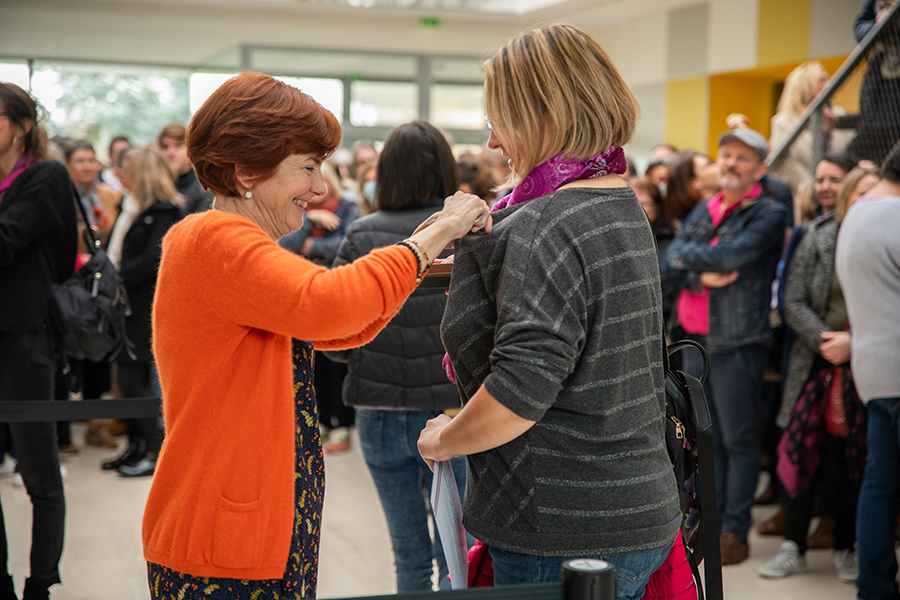 Remise de médailles par Madame Costa